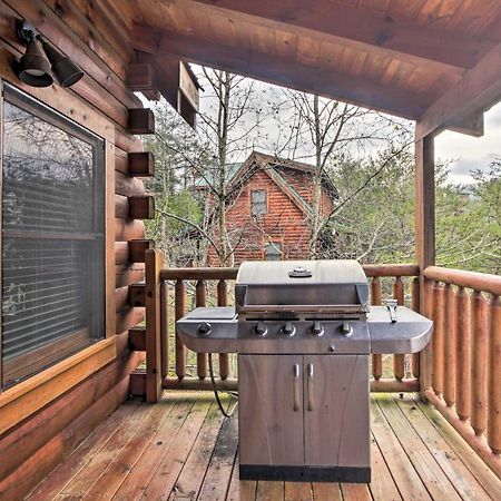 Romantic Cabin With Hot Tub In Pigeon Forge! Bagian luar foto