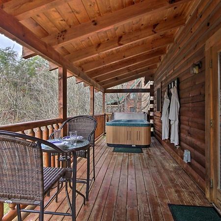Romantic Cabin With Hot Tub In Pigeon Forge! Bagian luar foto