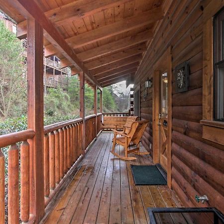 Romantic Cabin With Hot Tub In Pigeon Forge! Bagian luar foto