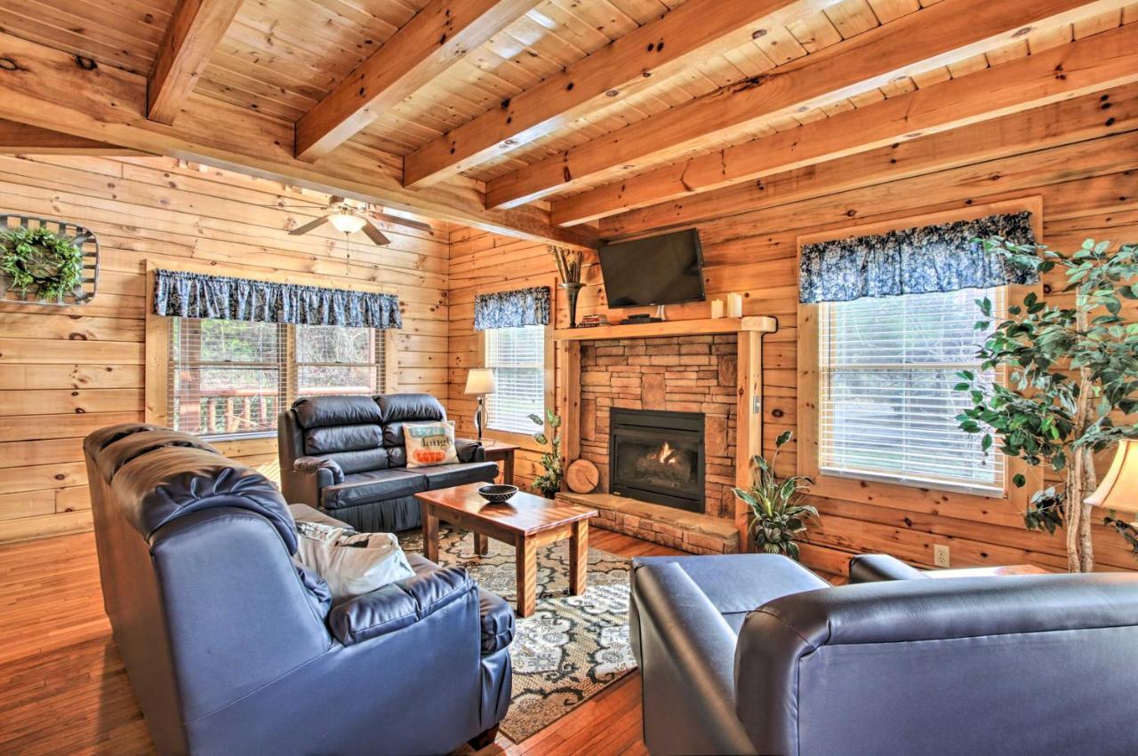 Romantic Cabin With Hot Tub In Pigeon Forge! Bagian luar foto