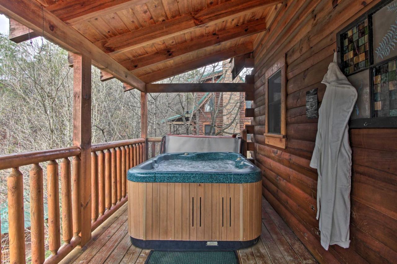 Romantic Cabin With Hot Tub In Pigeon Forge! Bagian luar foto