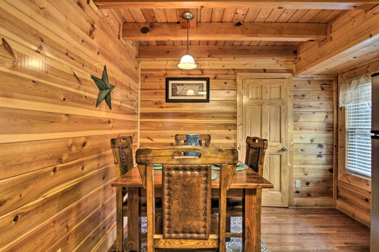 Romantic Cabin With Hot Tub In Pigeon Forge! Bagian luar foto